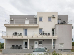 Comfortable Apartment in Novalja near Zr e Beach